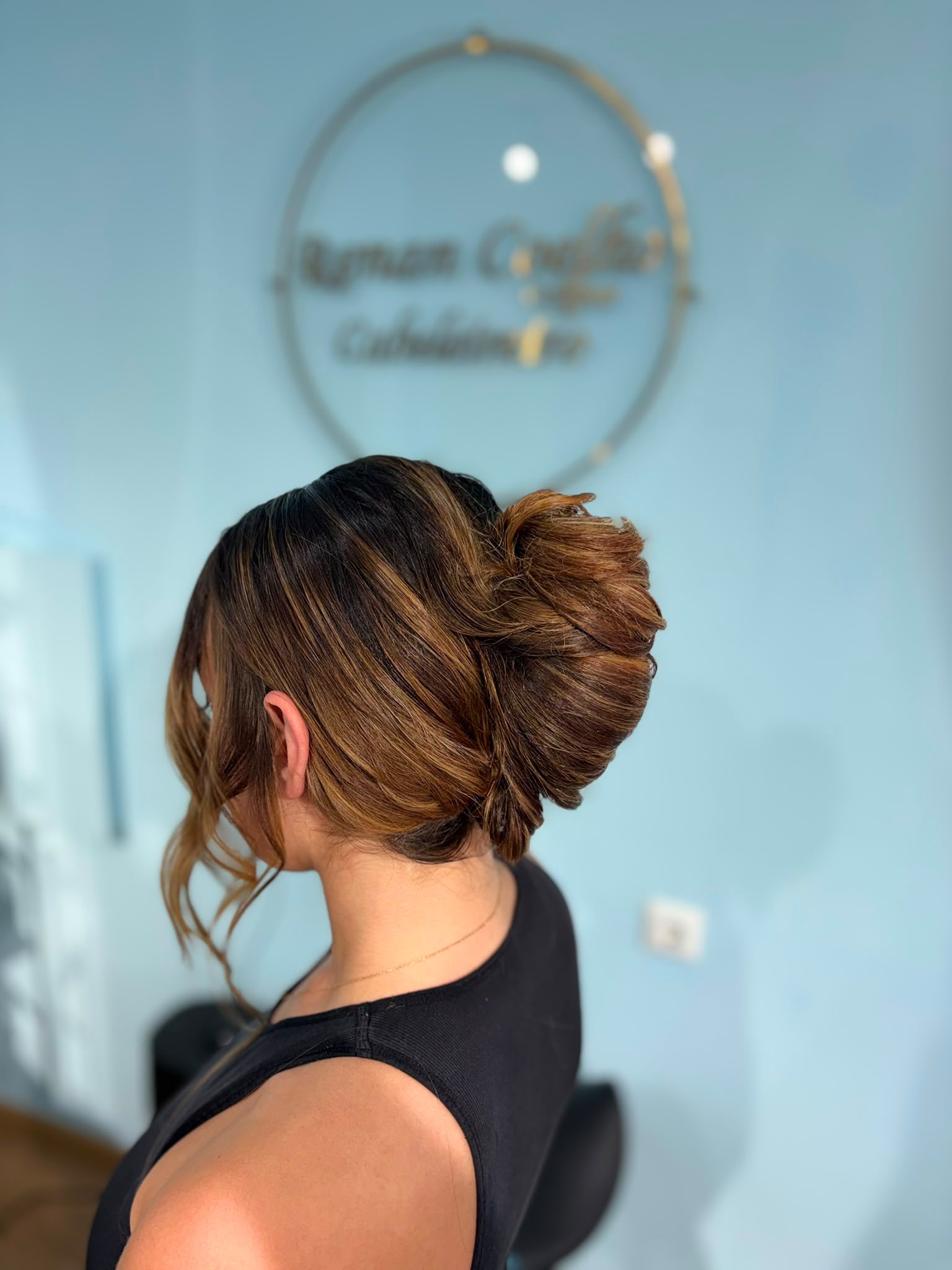 Coque penteado com efeito despenteado