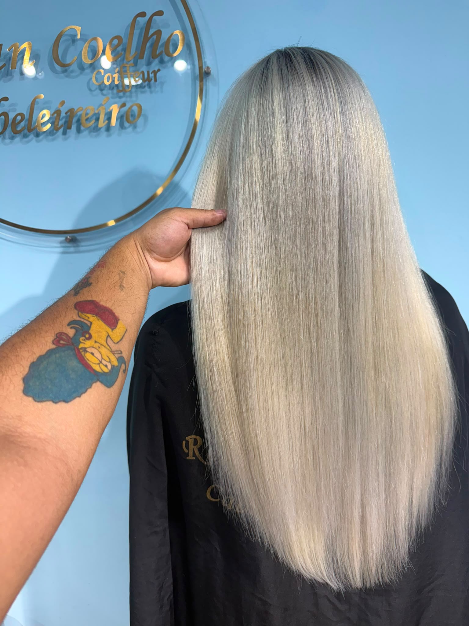 Loiro platinado liso