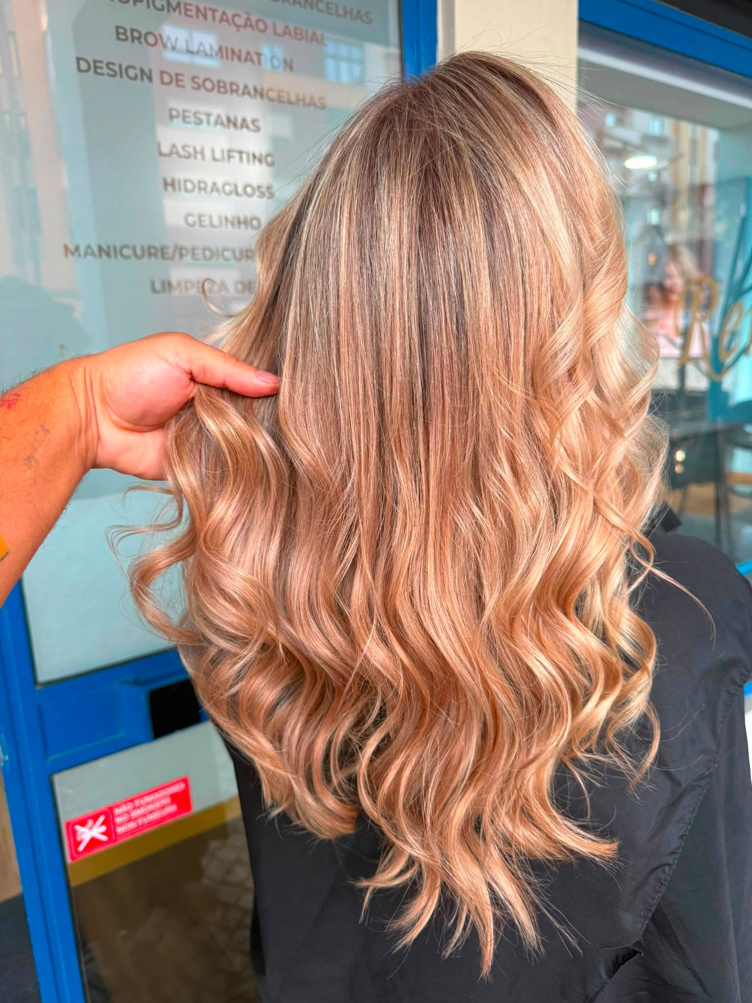 Balayage loiro dourado rosado